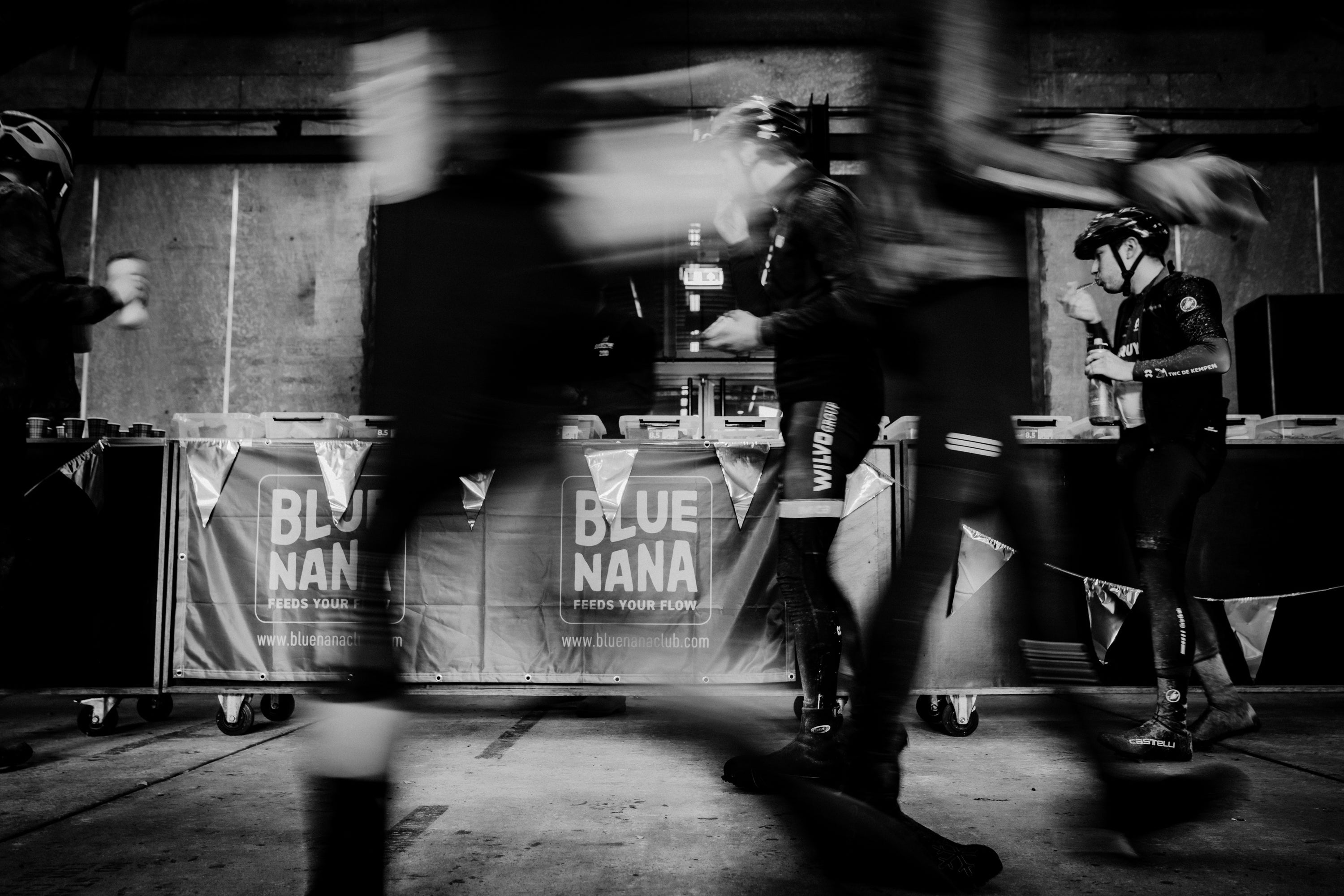 Blue Nana Energy Bars Toffee Salty Nuts 12x55g - Blue Nana Club